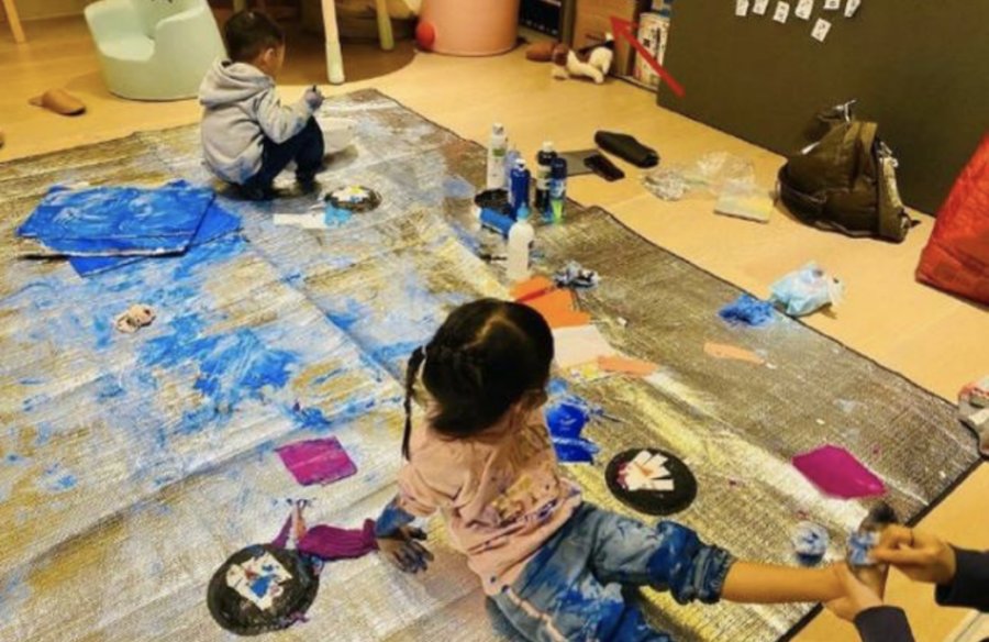 周董儿女在家任意涂画，新东方在线教你这样为孩子创造艺术环境